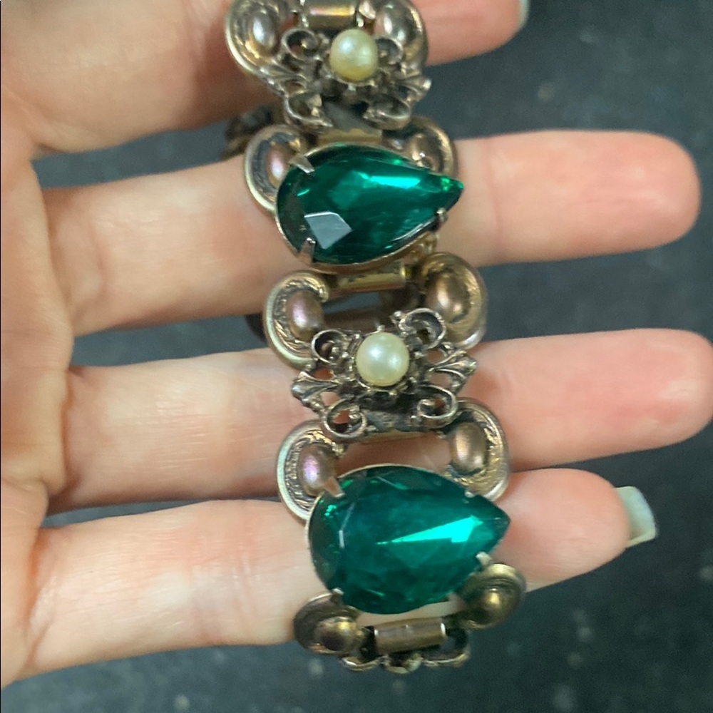 Art Deco Style 40s/50s Green and Gold Bracelet - Picture 9 of 12